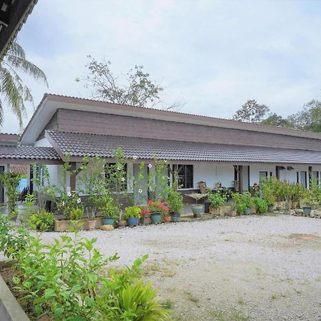 Capital O 90168 Serambi Pelangi Chalet Changlun Buitenkant foto